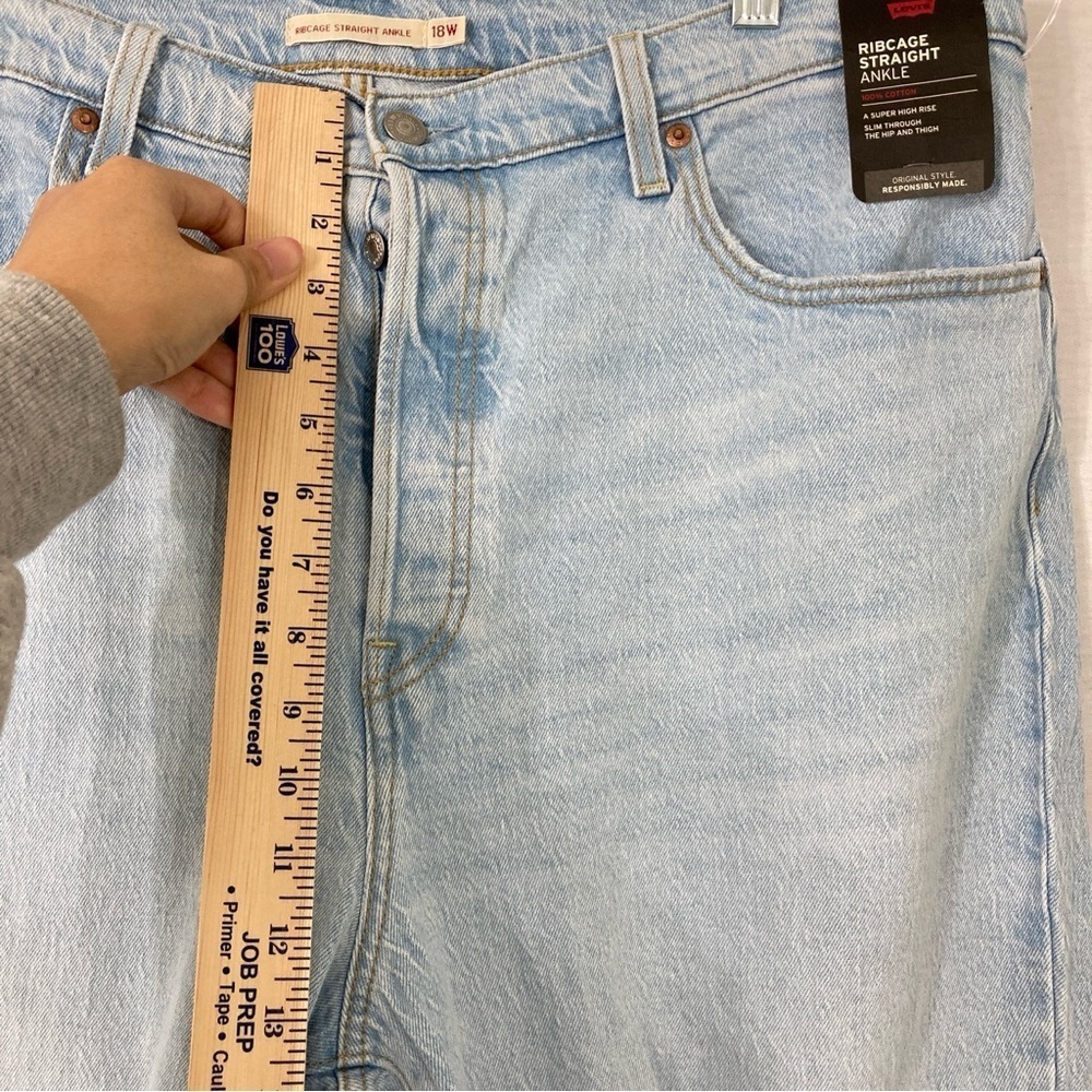 Levi's Light Wash Distressed Women’s Jeans - Picture 9 of 13
